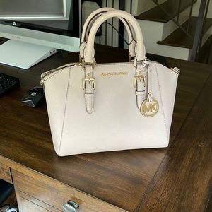 Michael kors crossbody/handbag